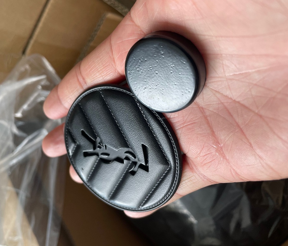 硅胶产品表面喷亮面黑油问题点