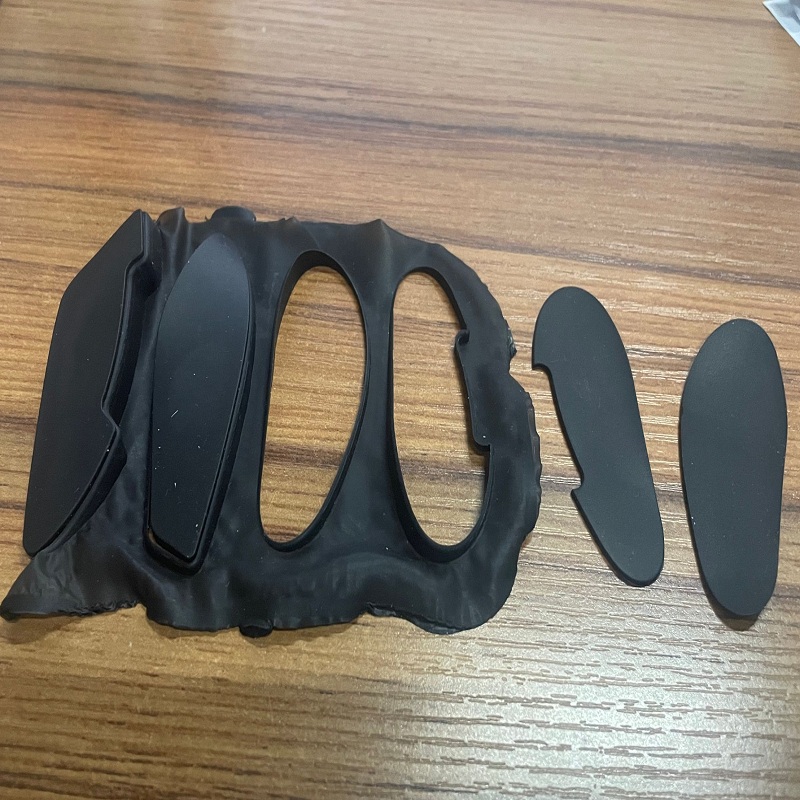 硅胶鼠标侧片垫生产注意事项