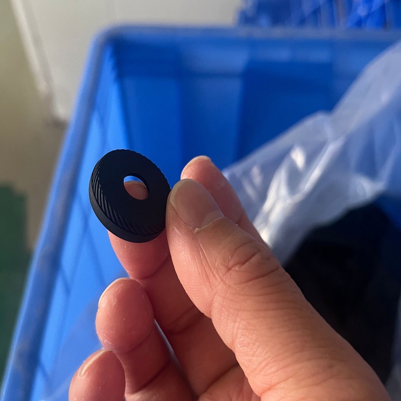 硅胶鼠标滚轮圈外部披锋问题改善