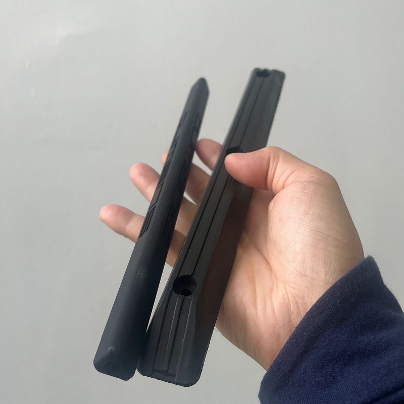 橡胶长条棒模具拍照