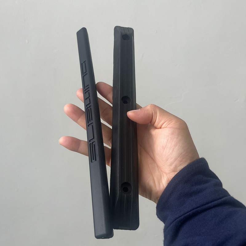 橡胶长条棒模具拍照