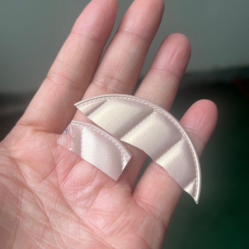 衣服硅胶缝制铭牌打样