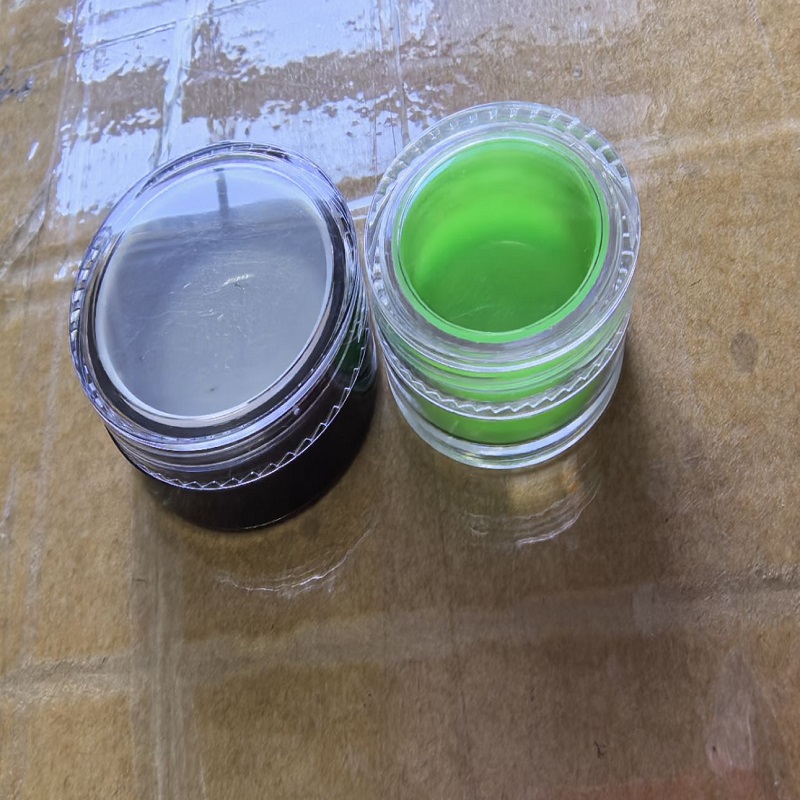 塑胶化妆品盒再加一个硅胶内托的作用