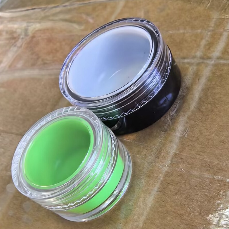 塑胶化妆品盒再加一个硅胶内托的作用